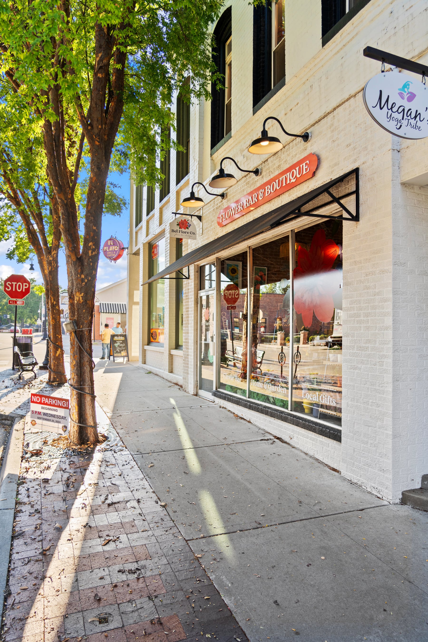Downtown storefront and sidewalk scene for Austin-to-Georgetown relocation